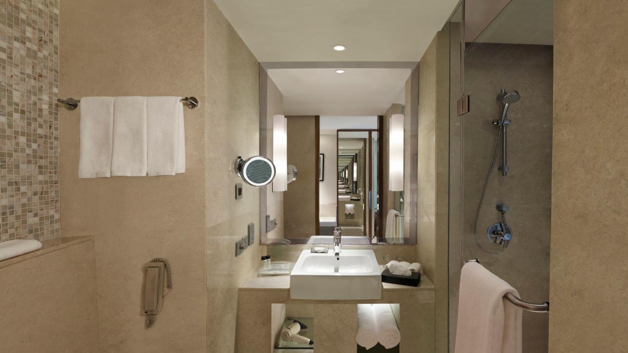 Hotel Centre By Ihg 5*